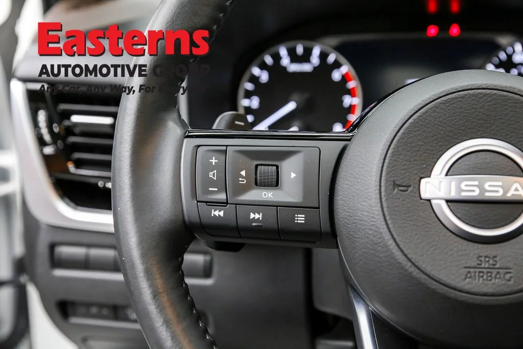 Used 2023 White Nissan SL image 15