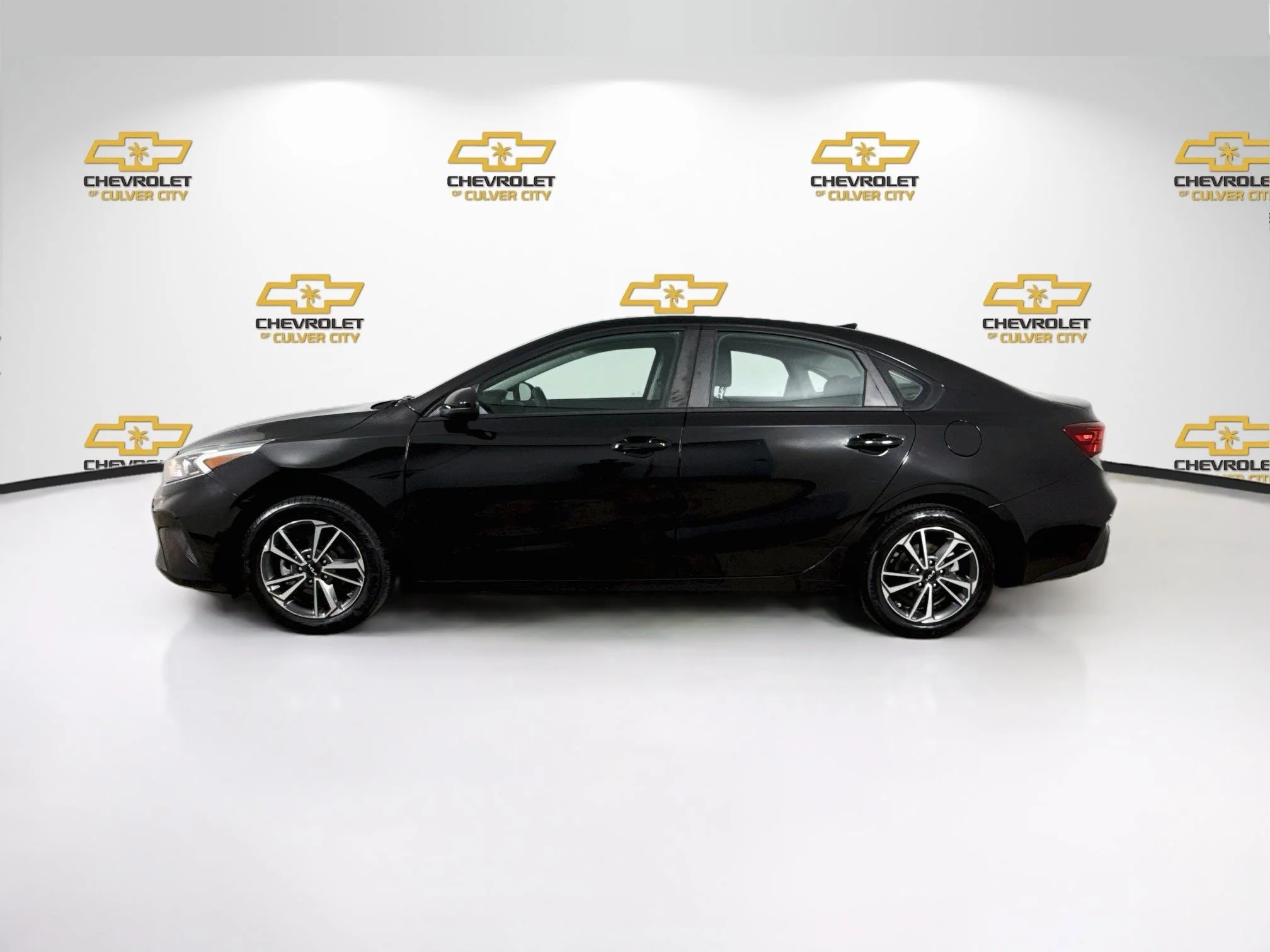 Used 2023 Aurora Black Pearl Kia LXS image 5