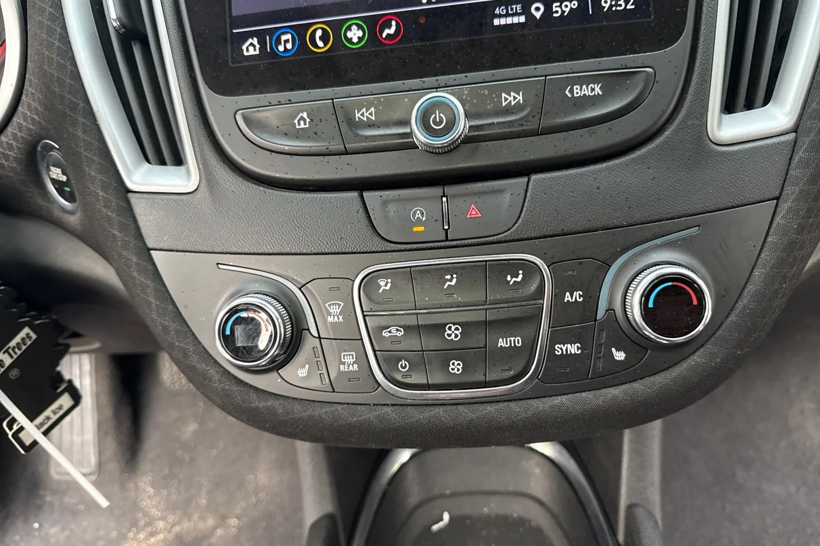 Used 2023 SUMMIT WHITE Chevrolet LT image 18