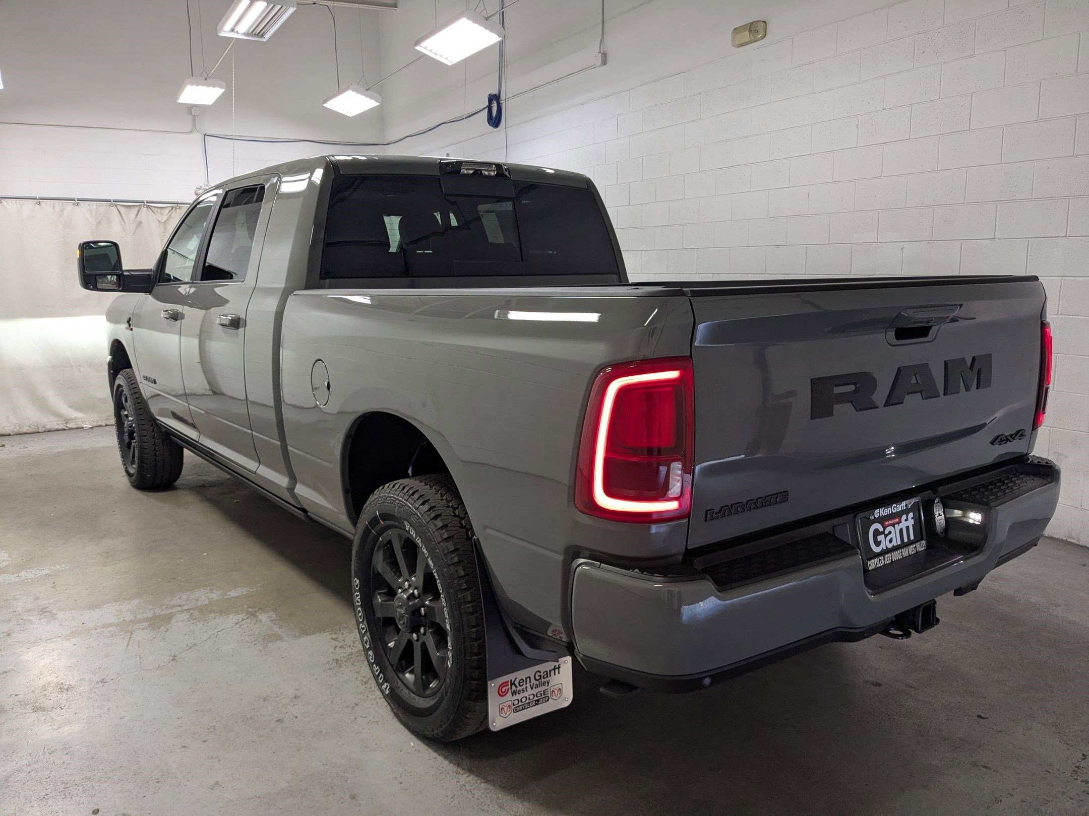 New 2026 Ceramic Gray Clear-Coat Exterior Paint RAM Laramie image 7