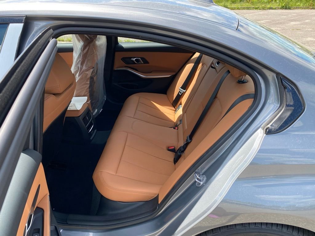 New 2026 Skyscraper Grey Metallic BMW 330i xDrive image 7