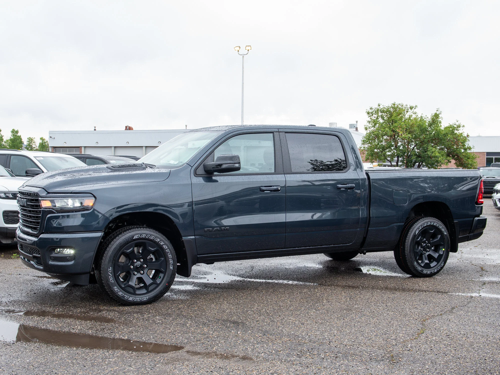 New 2026 Blue RAM Sport* Crew Cab 4x4, Panoramic Sunroof, Heated Seats/Wheel, Nav image 3