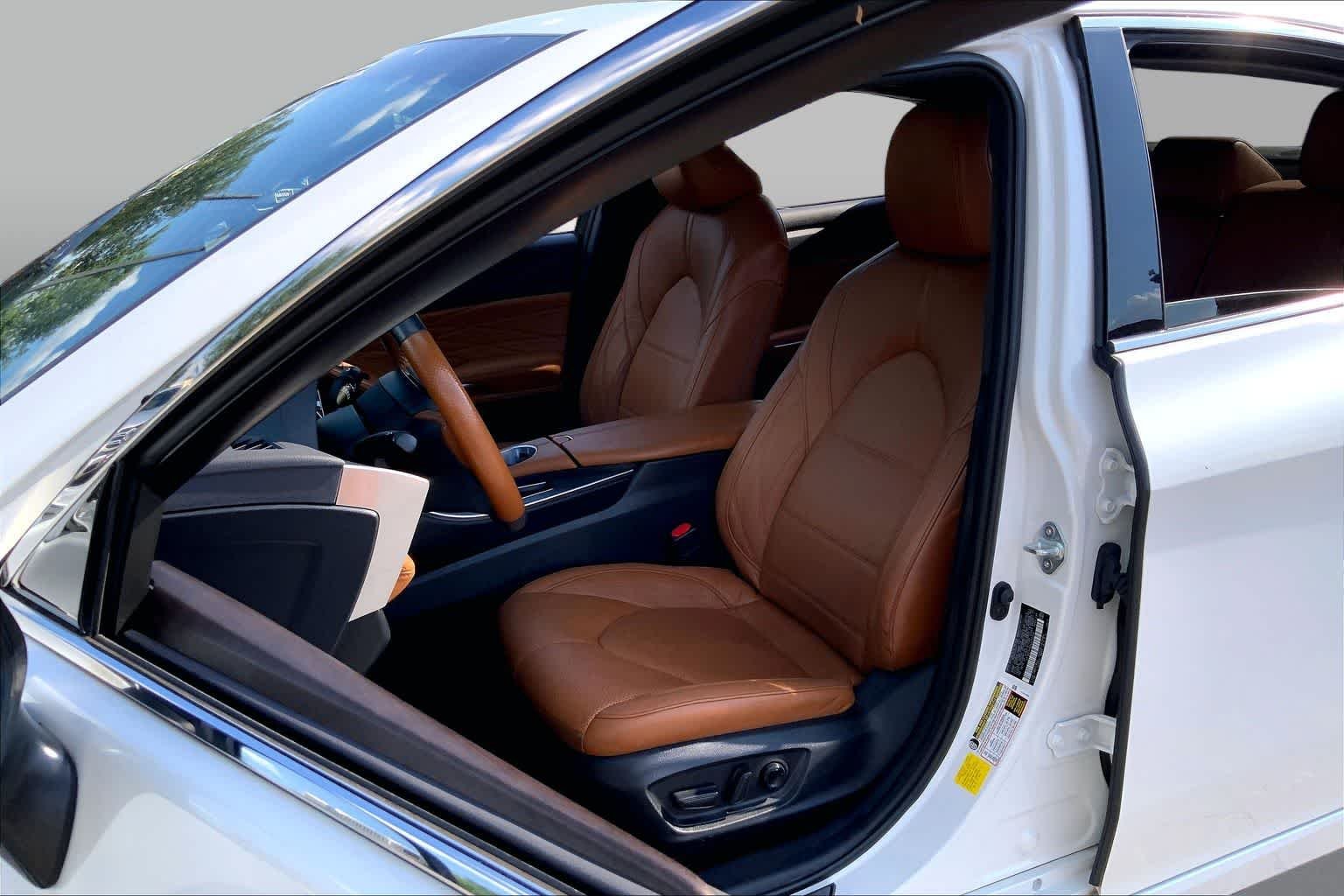 Used 2022 Wind Chill Pearl Toyota Limited image 8