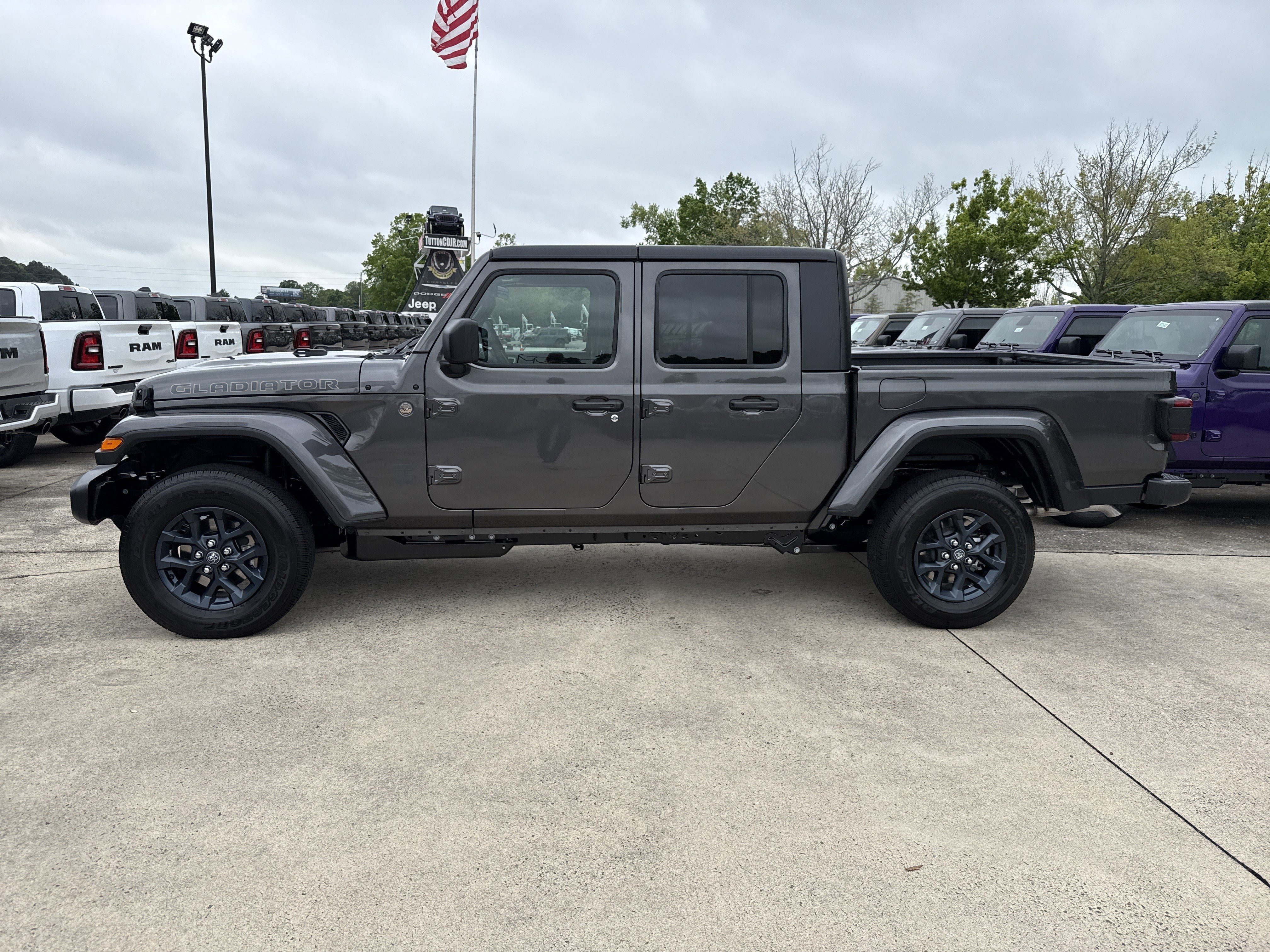 New 2026 Granite Crystal Metallic Clearcoat Jeep 85th Anniversary Edition image 4