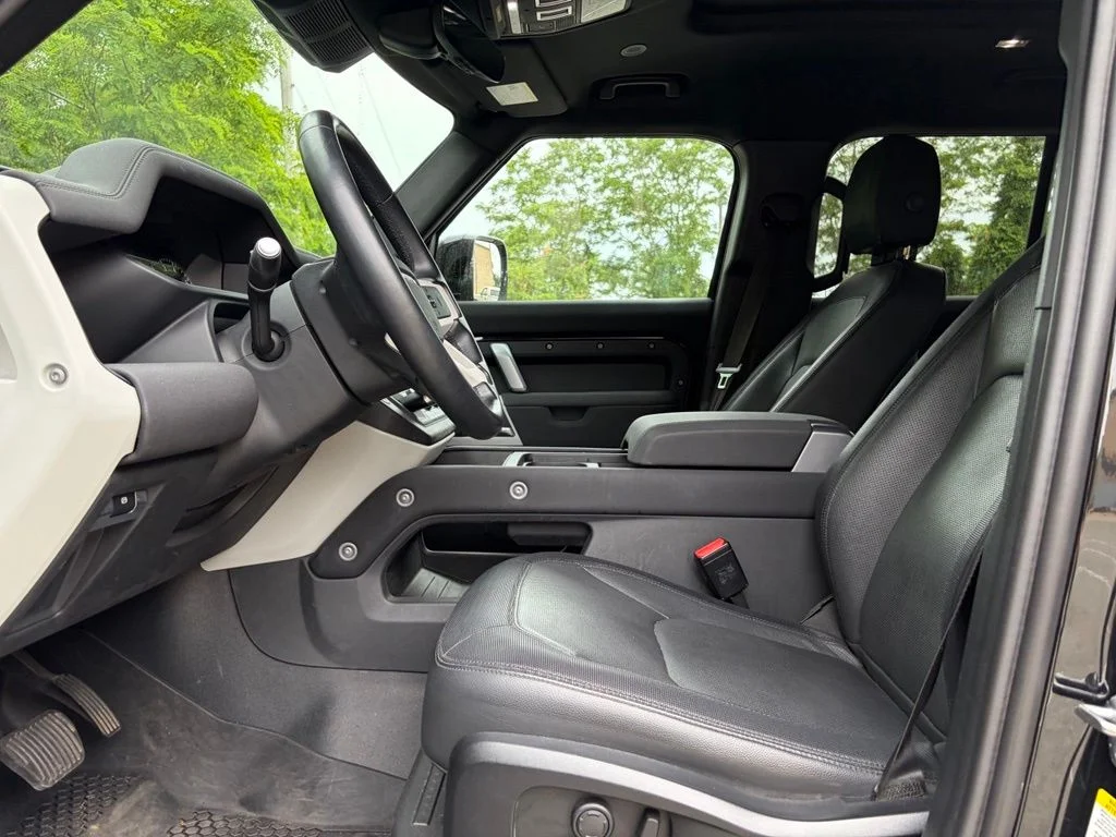 Certified Used 2023 Black Land Rover X-Dynamic SE image 11