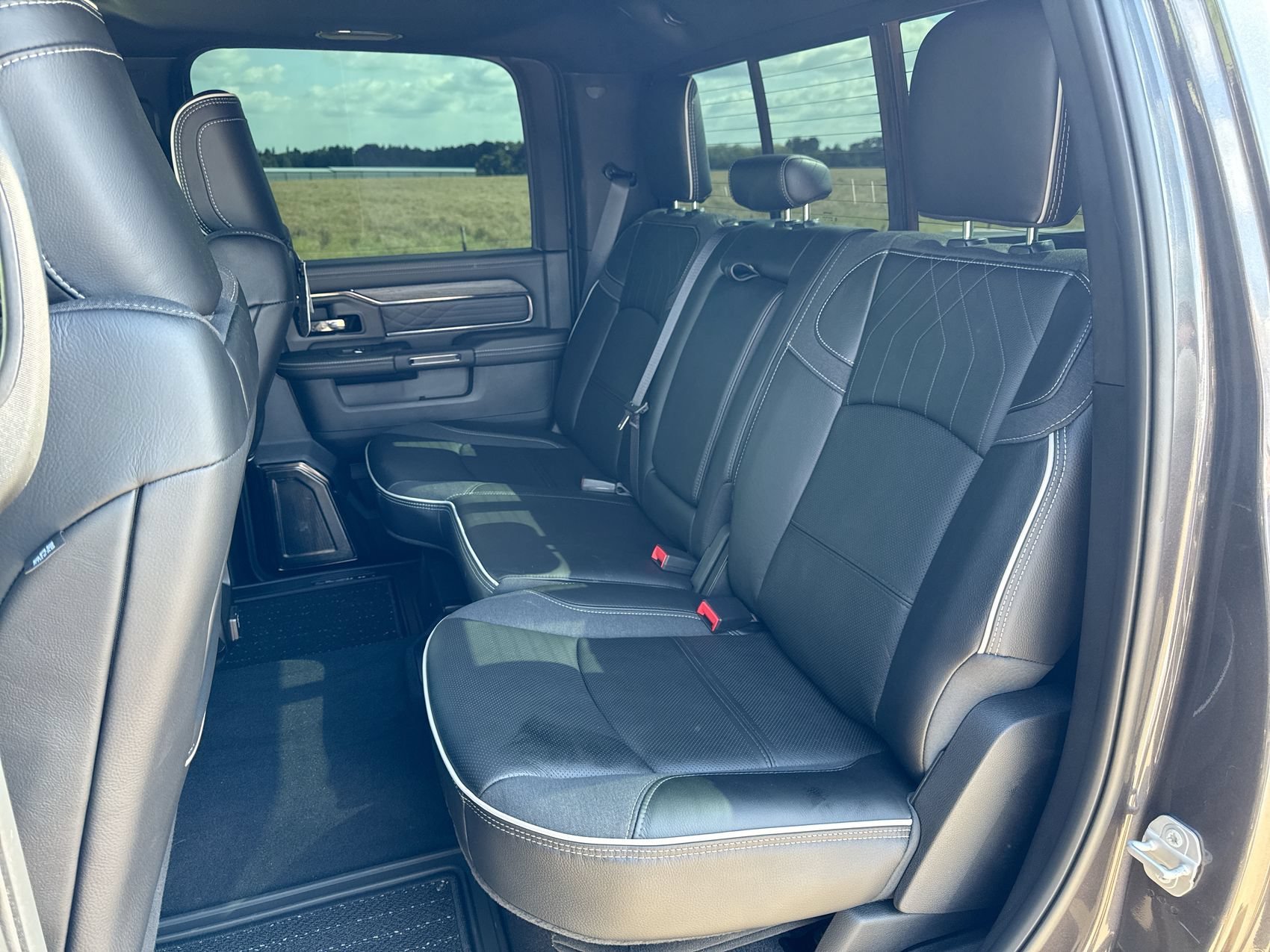 New 2025 Granite Crystal Metallic Clearcoat Ram Limited image 24