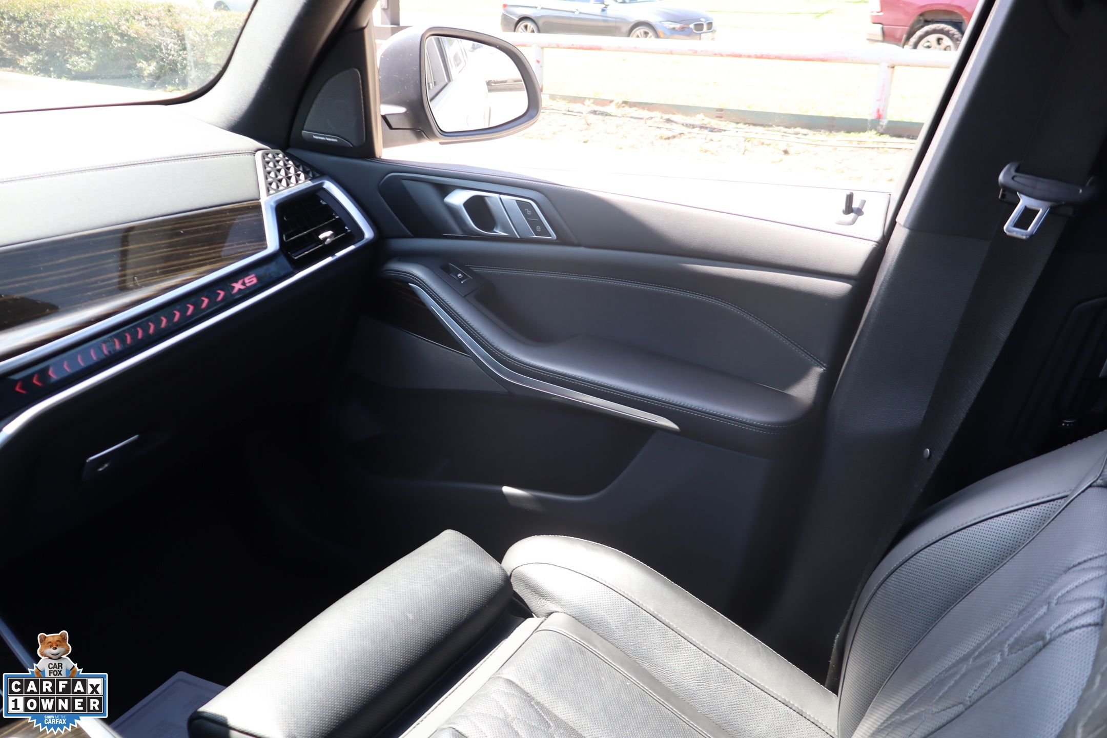 Used 2025 Alpine White BMW xDrive50e image 24