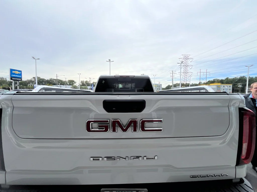 Used 2020 White GMC Denali image 33