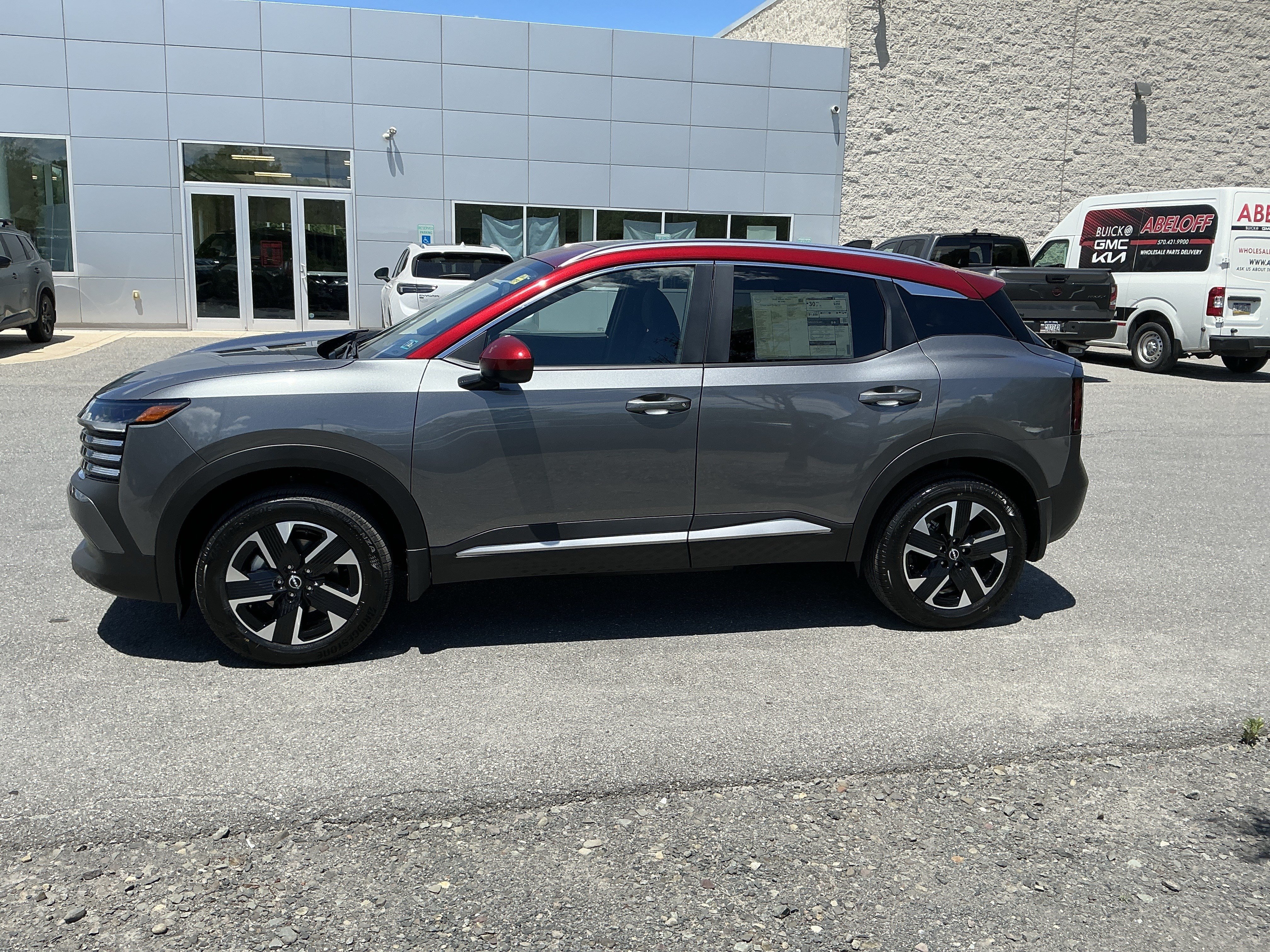 New 2026 Gun Metallic / Scarlet Ember Tintcoat Two-tone Nissan SV image 7