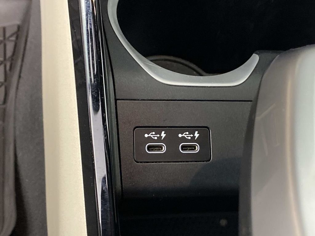 Used 2023 White BMW xDrive28i image 23