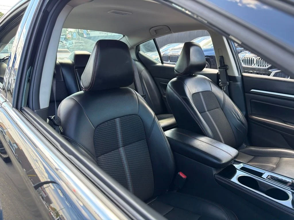 Used 2024 Black Nissan 2.5 SR image 15