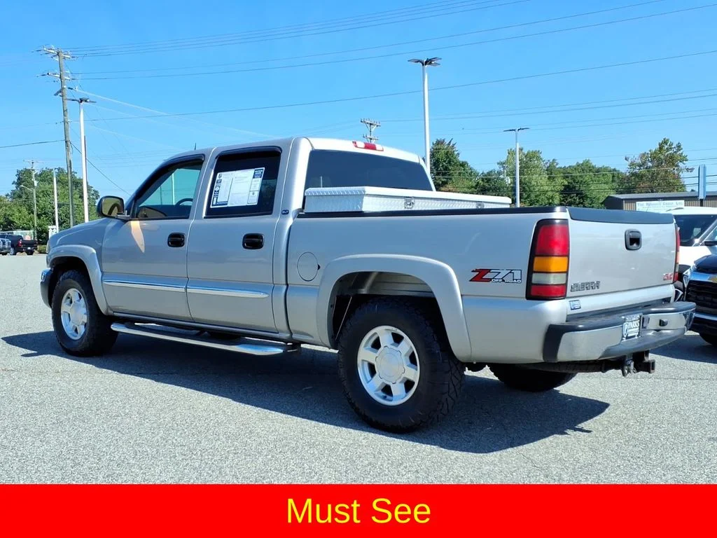 Used 2005 Silver GMC SLT image 2