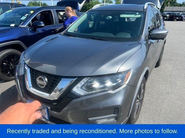 Used 2018 Gray Nissan SL image 1