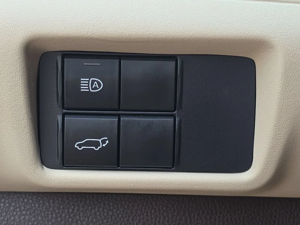 Used 2021  Toyota XLE image 21