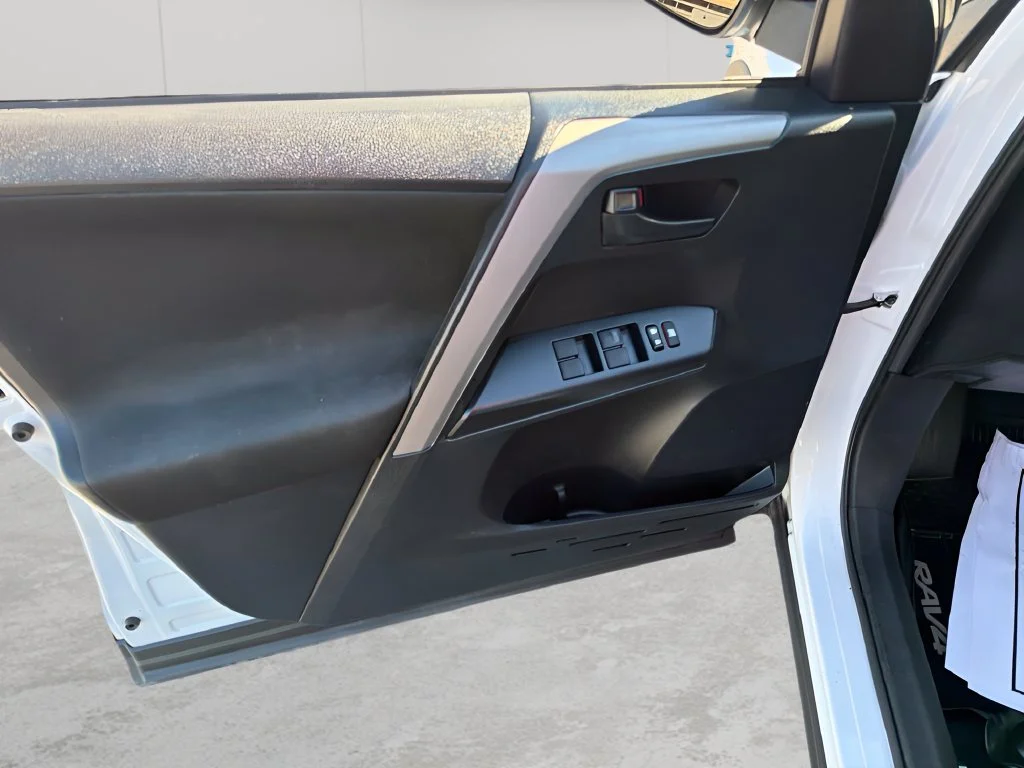 Used 2018 Super White Toyota LE image 15