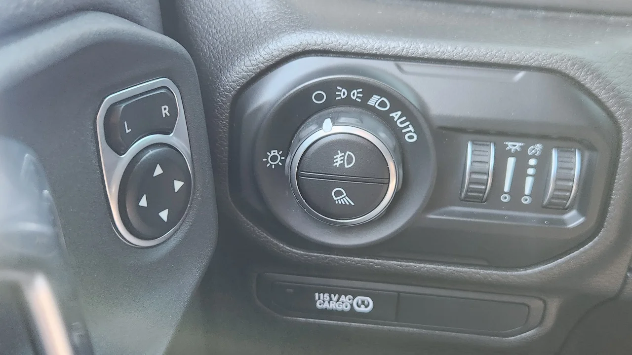 Used 2020 Silver Jeep Rubicon image 21