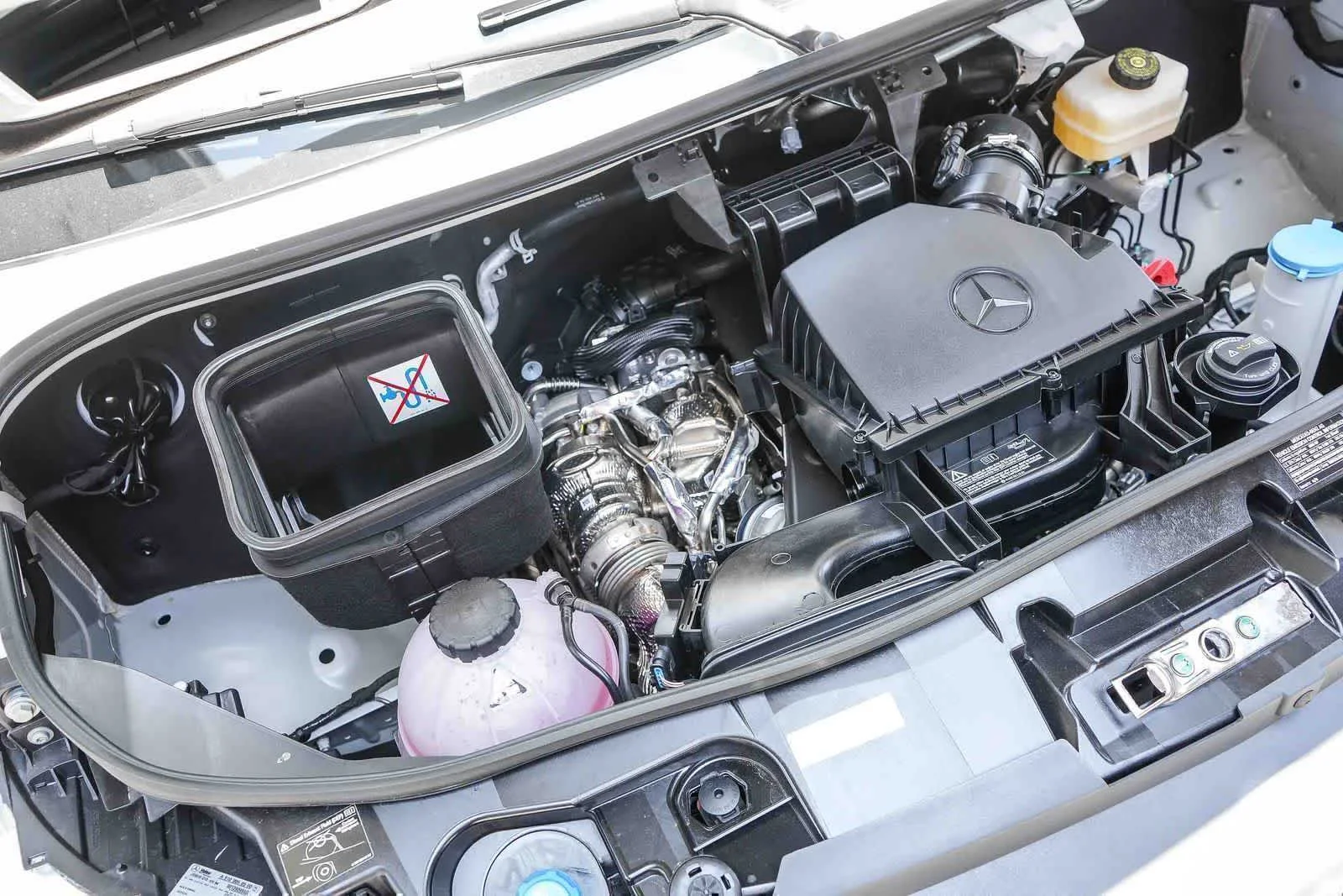 New 2026 Arctic White Mercedes-Benz Crew 144WB High Roof RWD 2.0L I4 Diesel Turbo HO image 34
