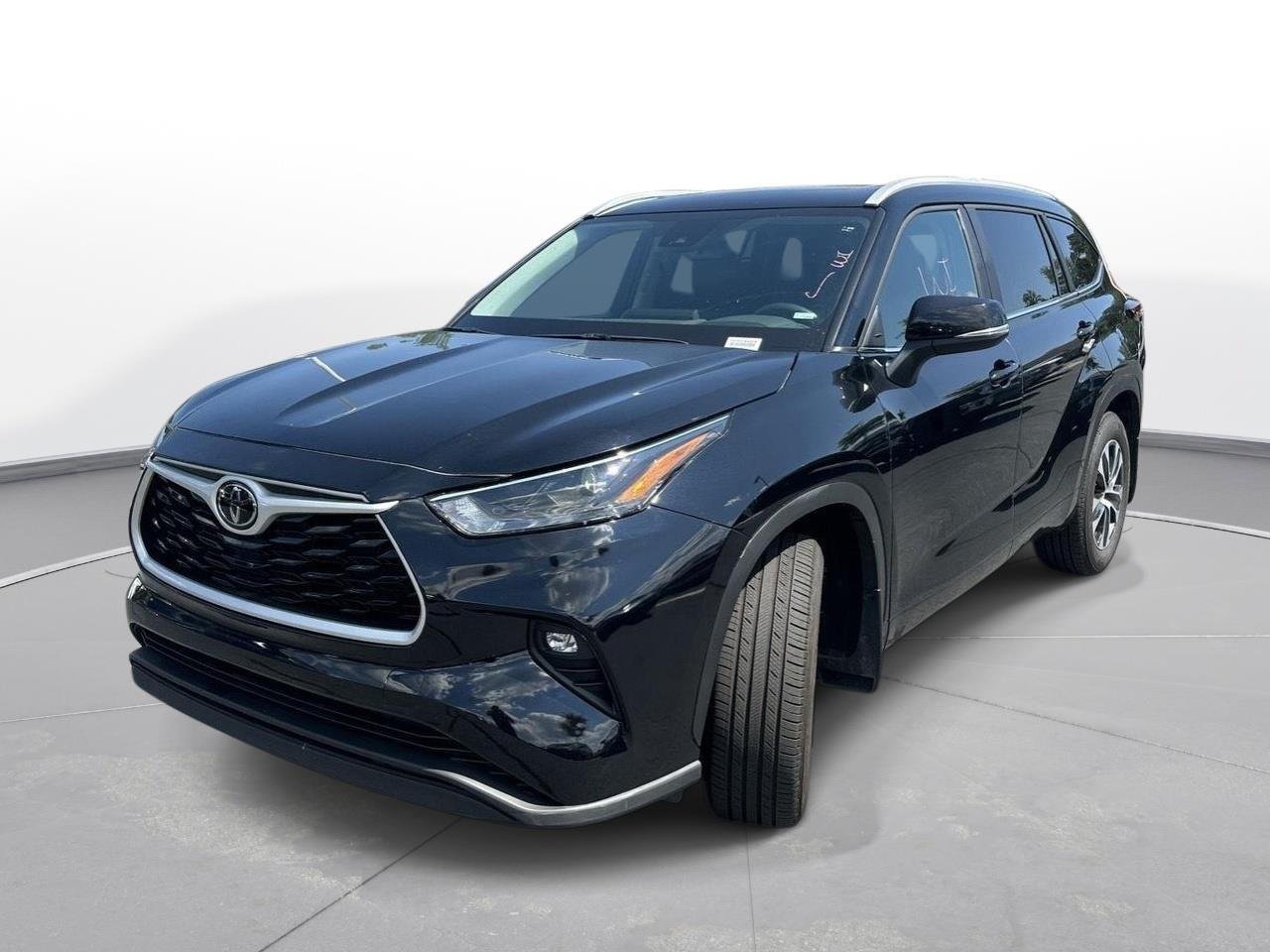Used 2026 Midnight Black Metallic Toyota XLE image 2
