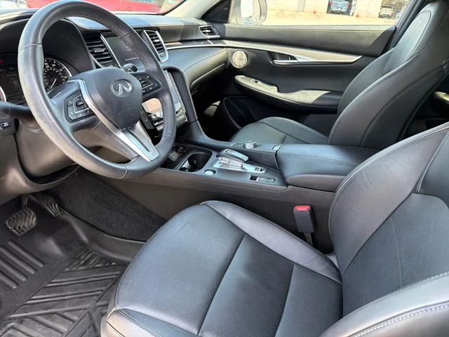 Used 2023 White INFINITI LUXE image 19