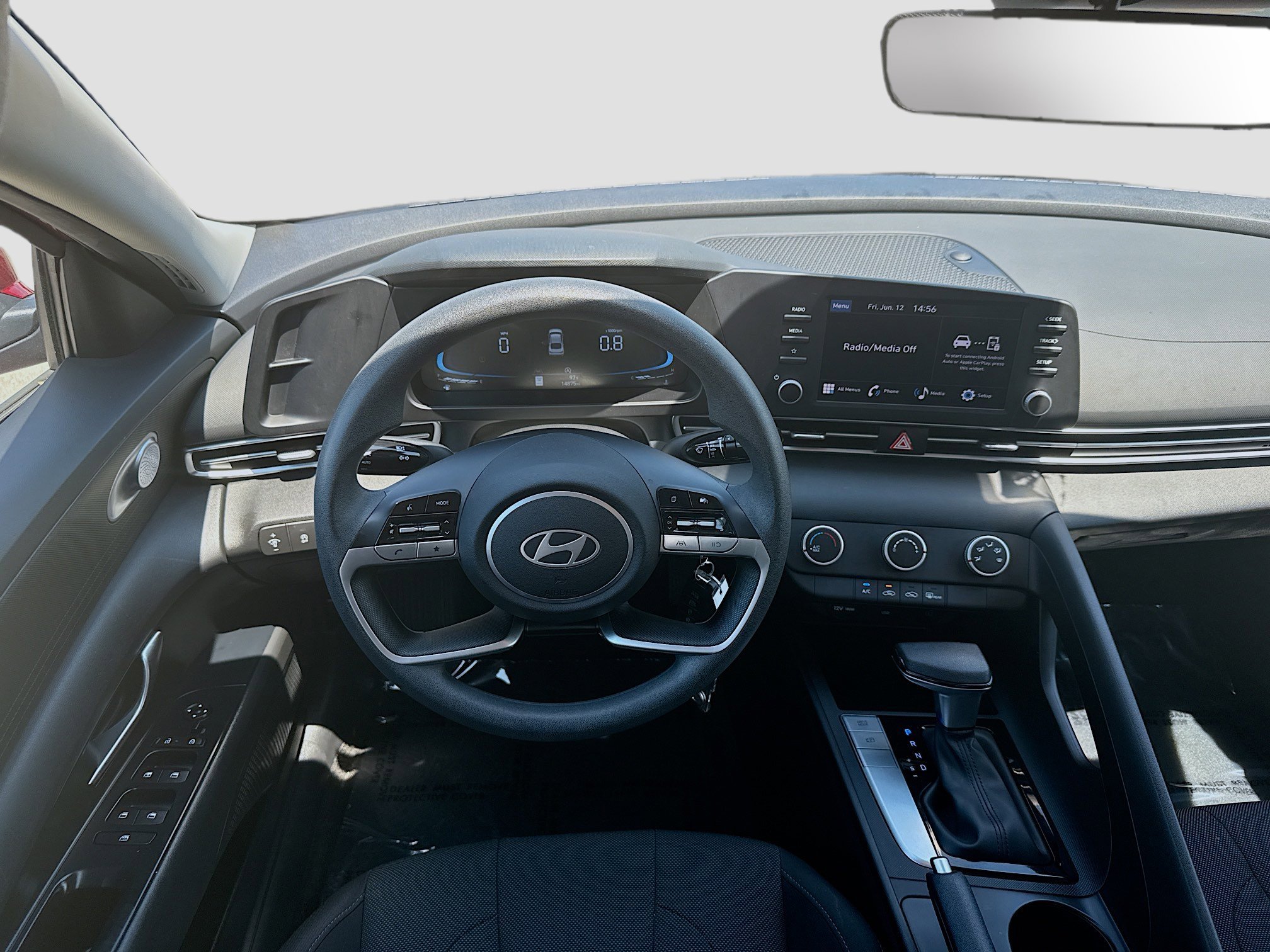 2025 Hyundai Elantra SE - Photo 18