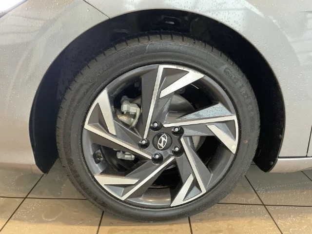 2024 Hyundai Elantra Limited - Photo 13