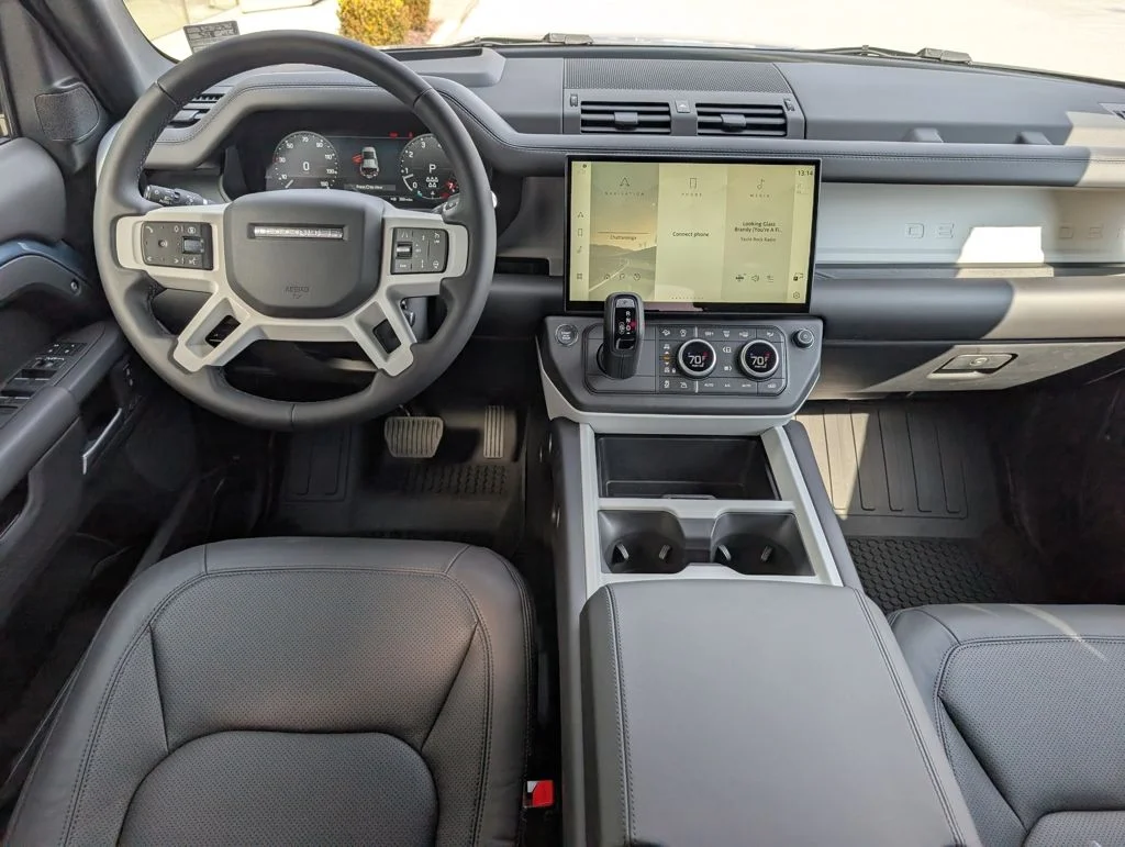 New 2026 Tasman Blue Land Rover X-Dynamic SE image 9