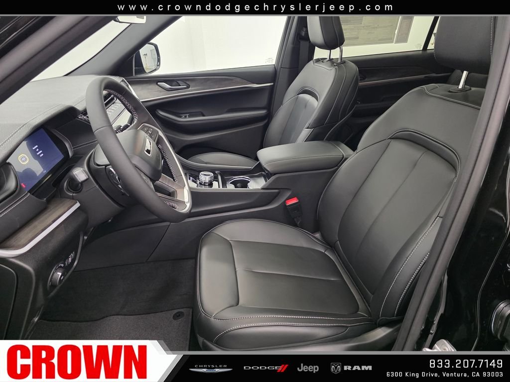 New 2026 Diamond Black Crystal Pearl-Coat Exterior Paint Jeep Limited image 17