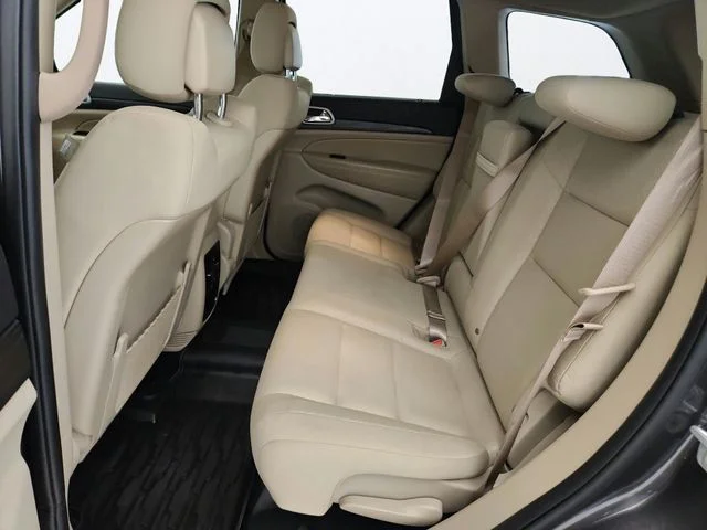 Used 2021 Granite Crystal Clearcoat Metallic Jeep Laredo E image 23