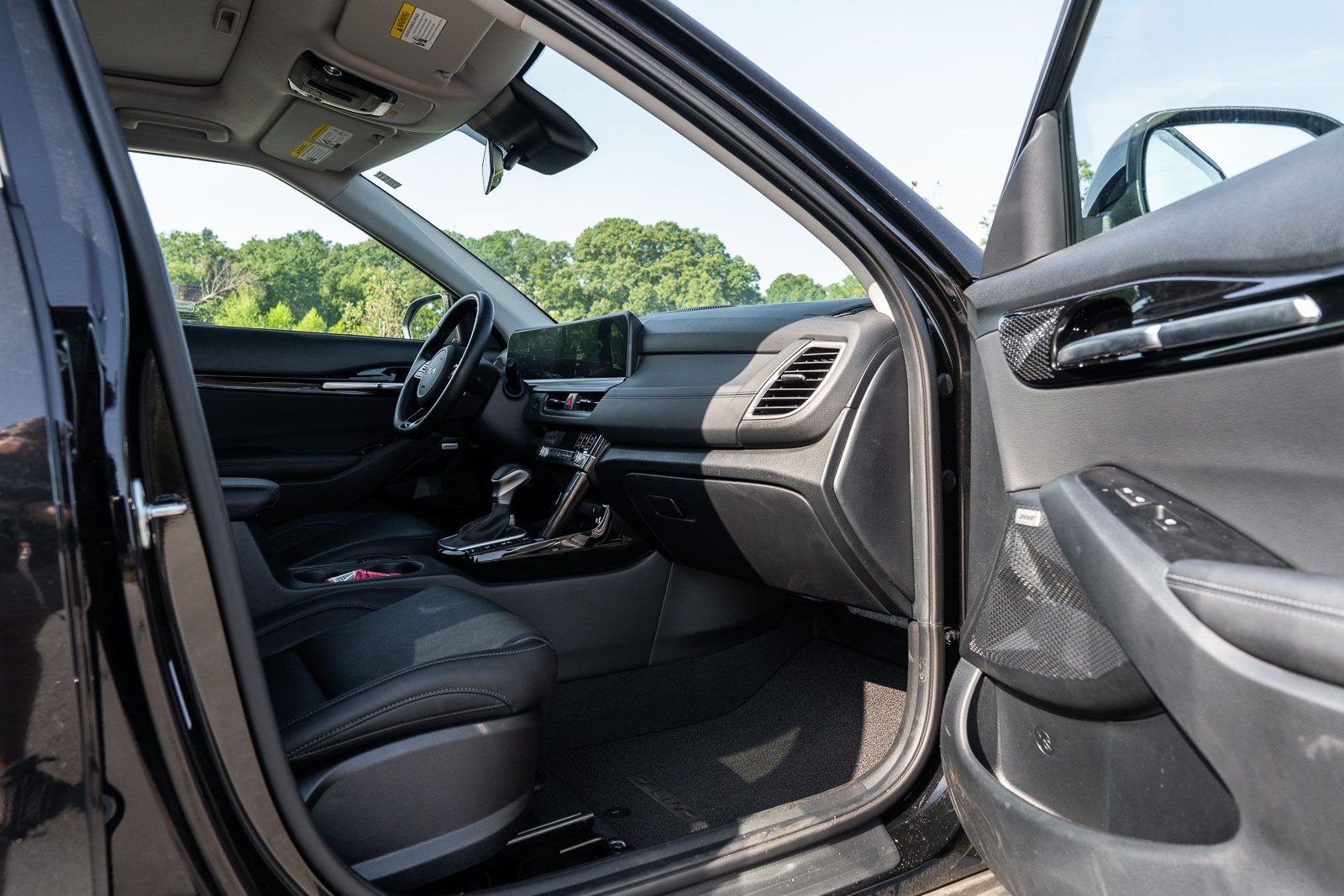 Used 2026 Black Kia SX image 11