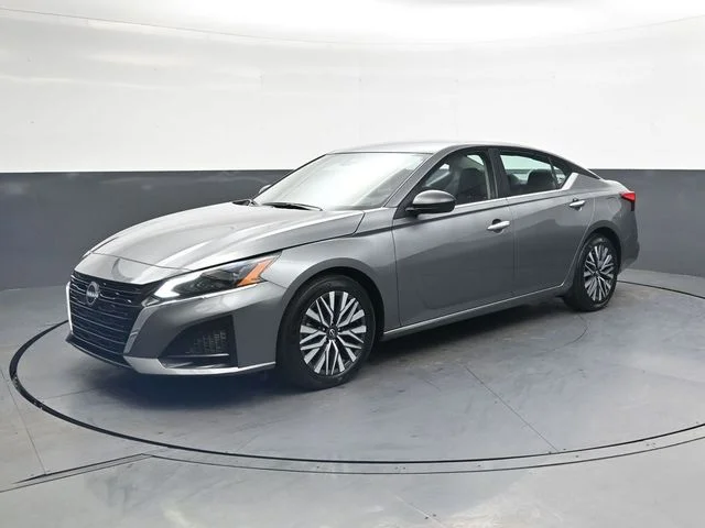 2025 Nissan Altima SV - Photo 9