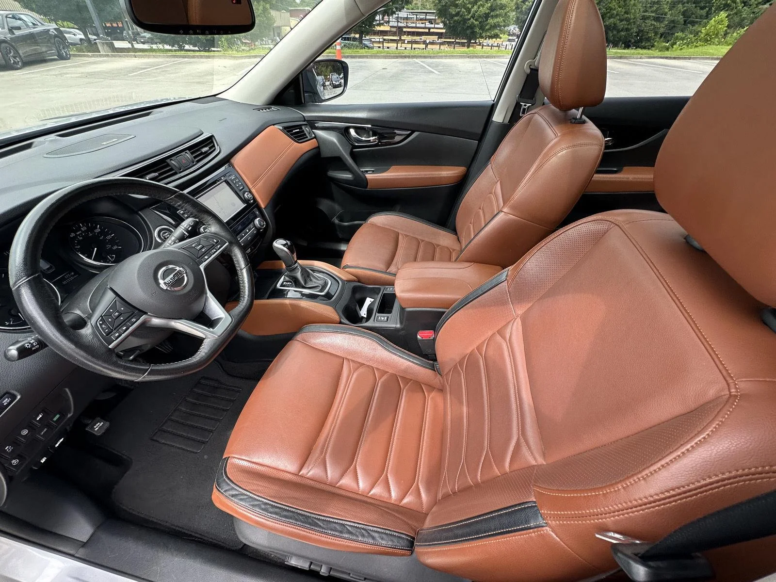 Used 2017 Brilliant Silver Nissan SL image 10