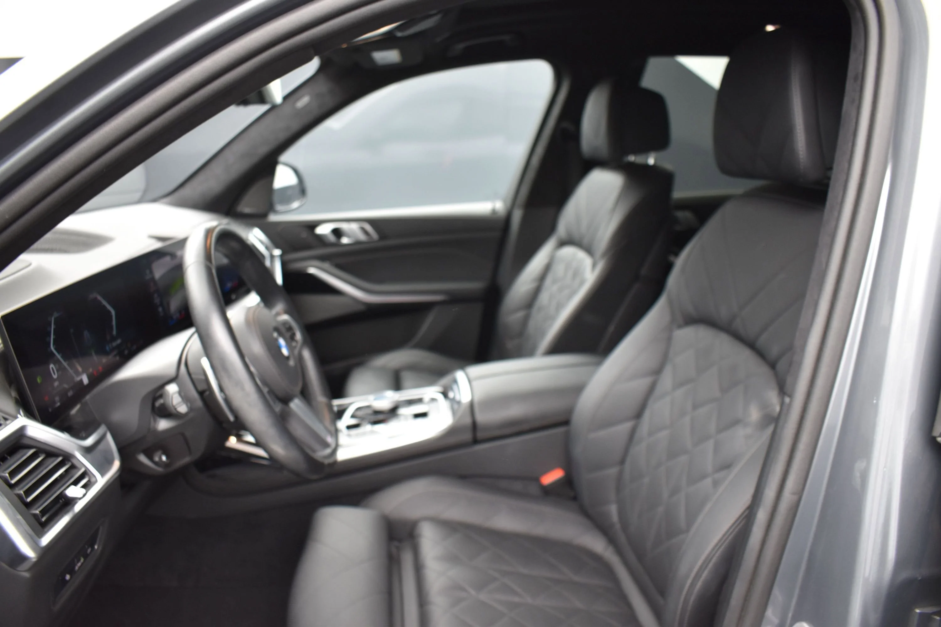 Used 2024 Skyscraper Grey Metallic BMW xDrive40i image 11