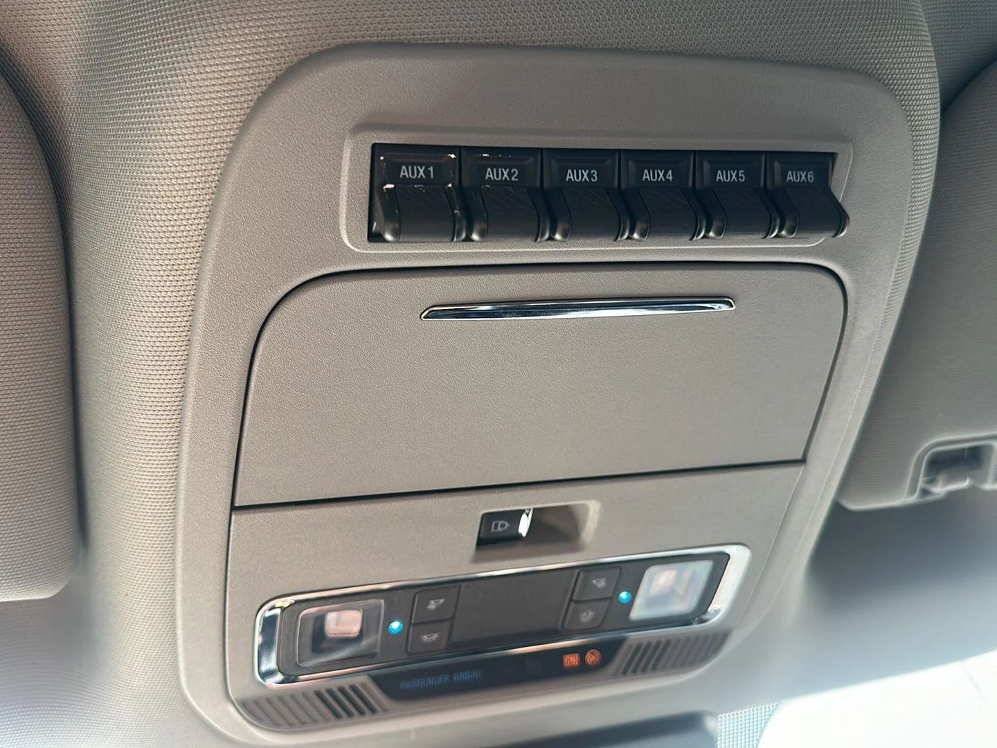 Used 2024 Glacier Gray Metallic Tri-Coat Ford Lariat image 27