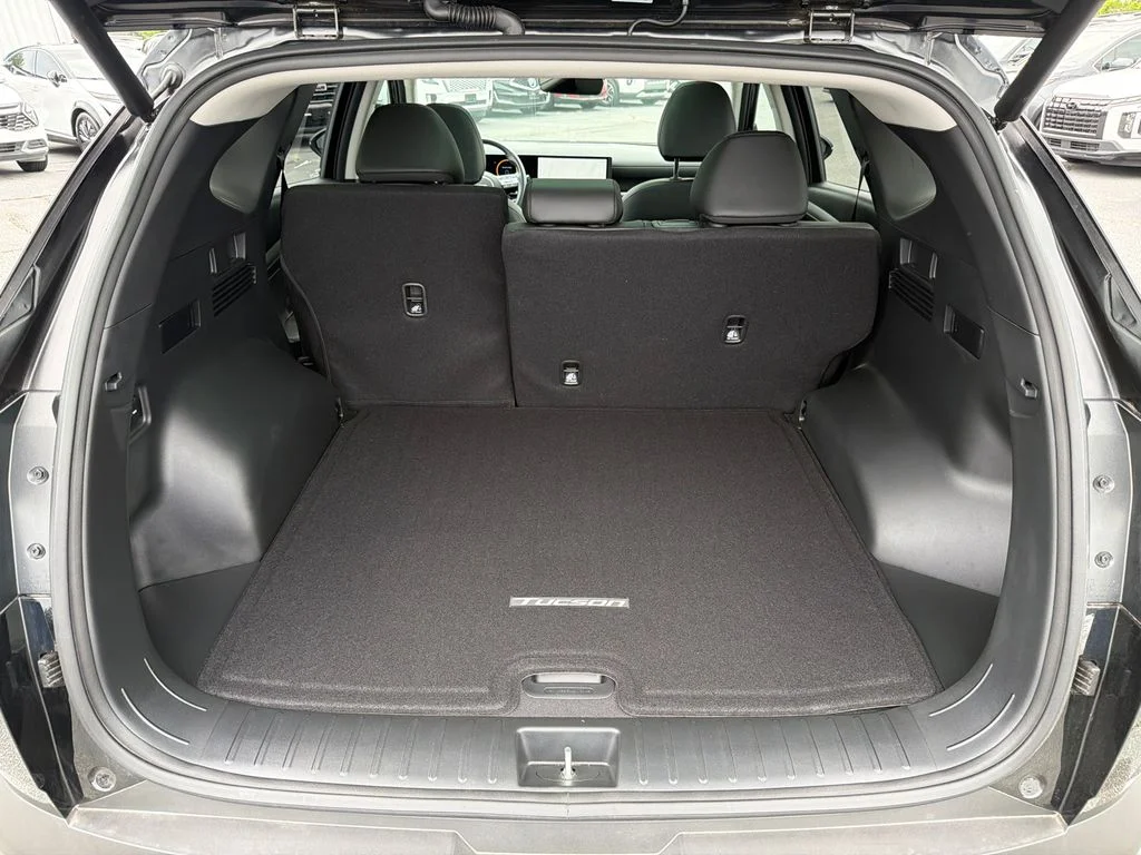 Used 2025 Gray Hyundai SEL Convenience image 18