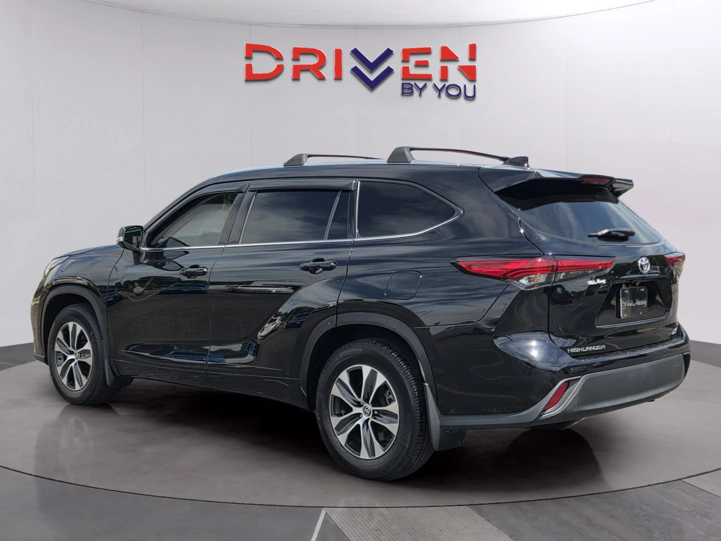 Used 2021 Midnight Black Metallic Toyota XLE image 3