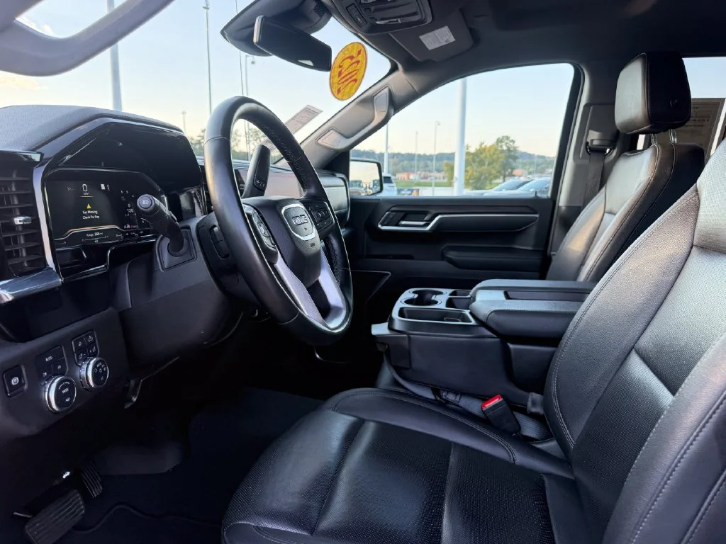 Used 2025 Silver GMC SLT image 4