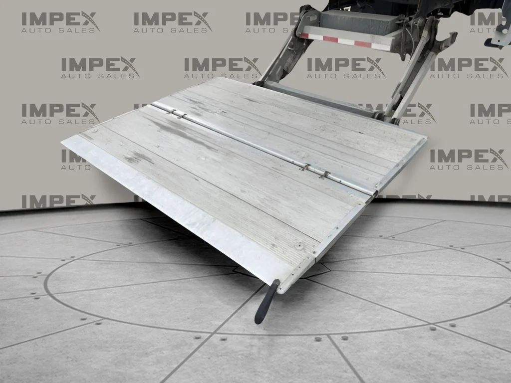 Used 2023 White Isuzu  image 49