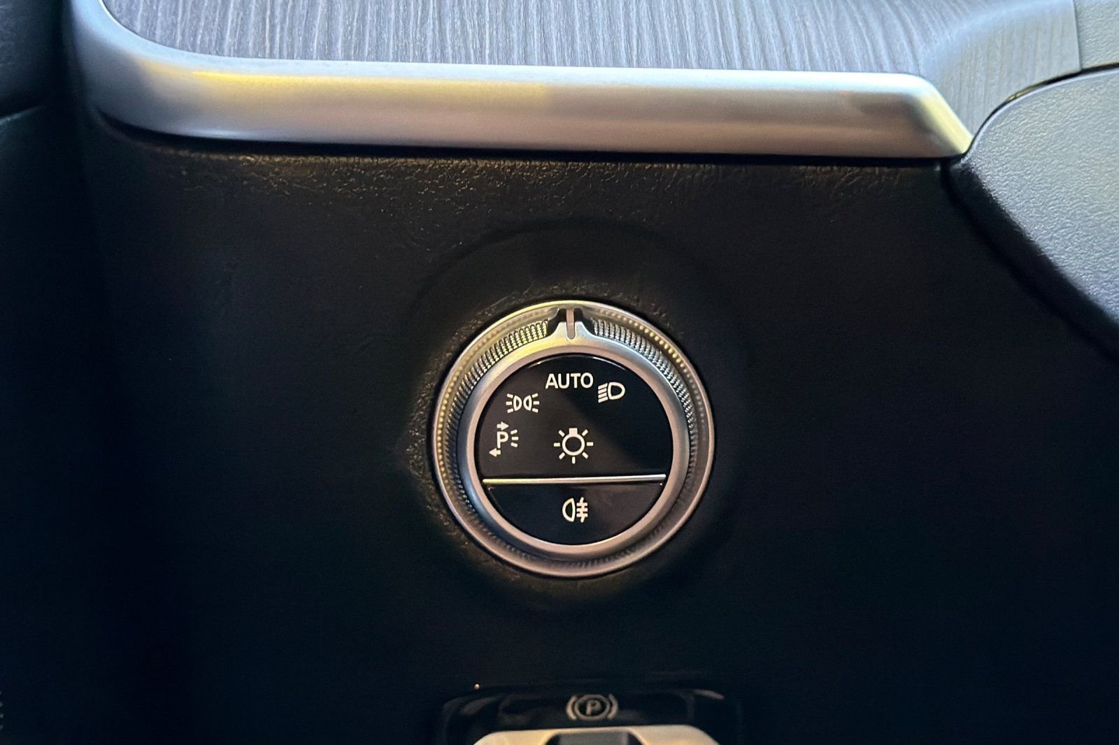 New 2026 MANUFAKTUR Alpine Grey Mercedes-Benz C 300 image 29