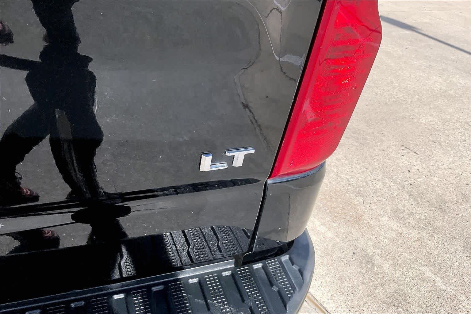 Used 2020 Black Chevrolet LT image 9