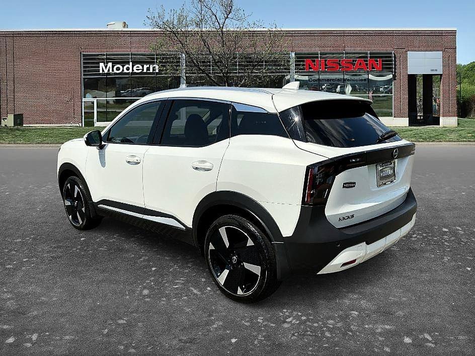 Used 2025 Aspen White Tricoat Nissan SR image 3