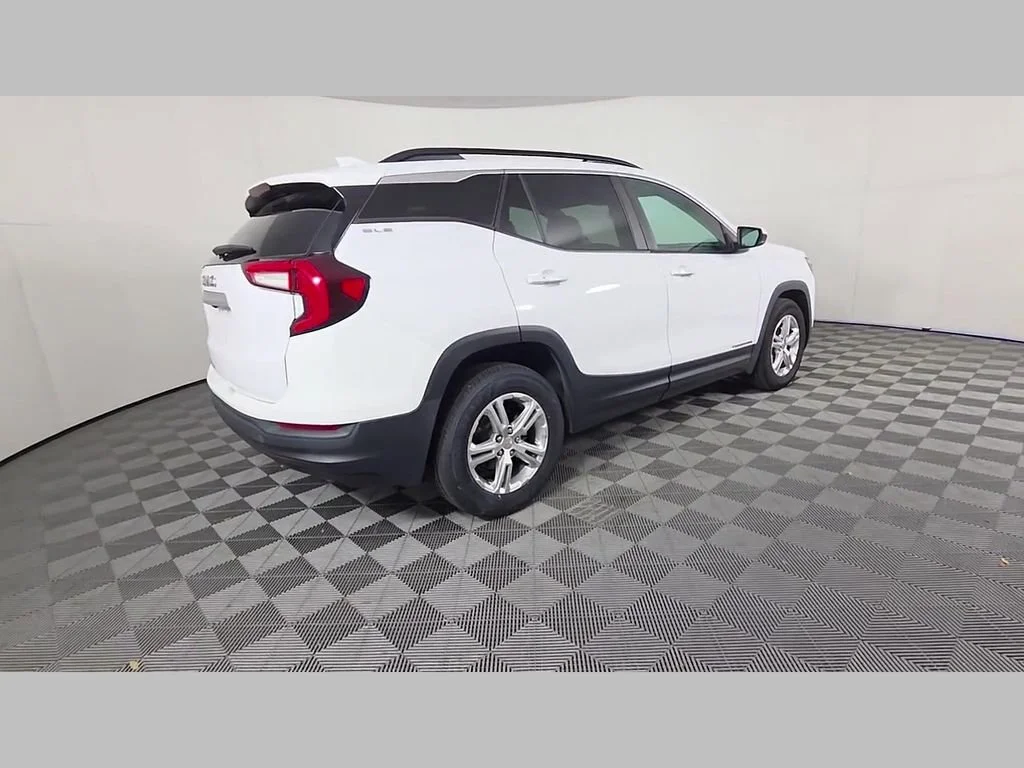 Used 2022 Summit White GMC SLE image 39