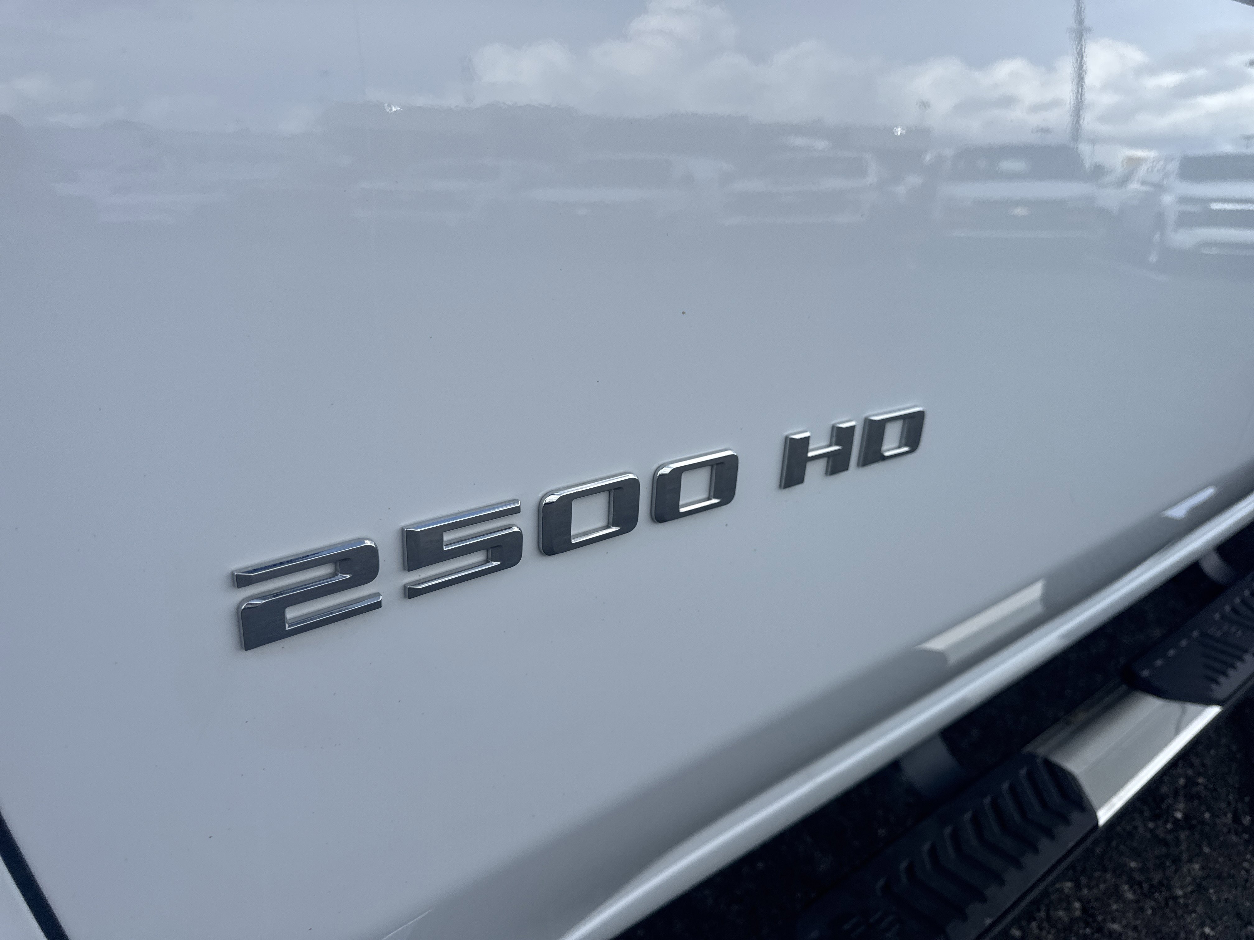 Used 2025 Summit White Chevrolet WT image 14