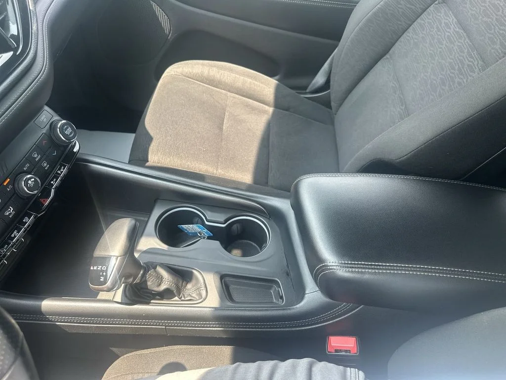 Used 2023 White Dodge SXT image 27