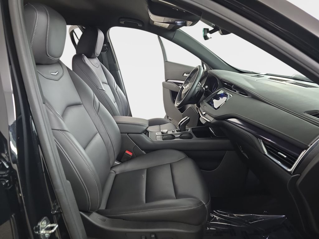 Used 2022 Stellar Black Metallic Cadillac Luxury image 10