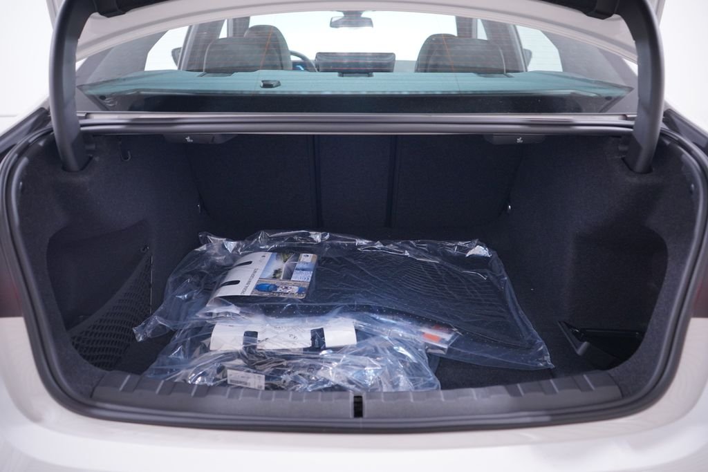 2026 BMW 3 Series 330i - Photo 18