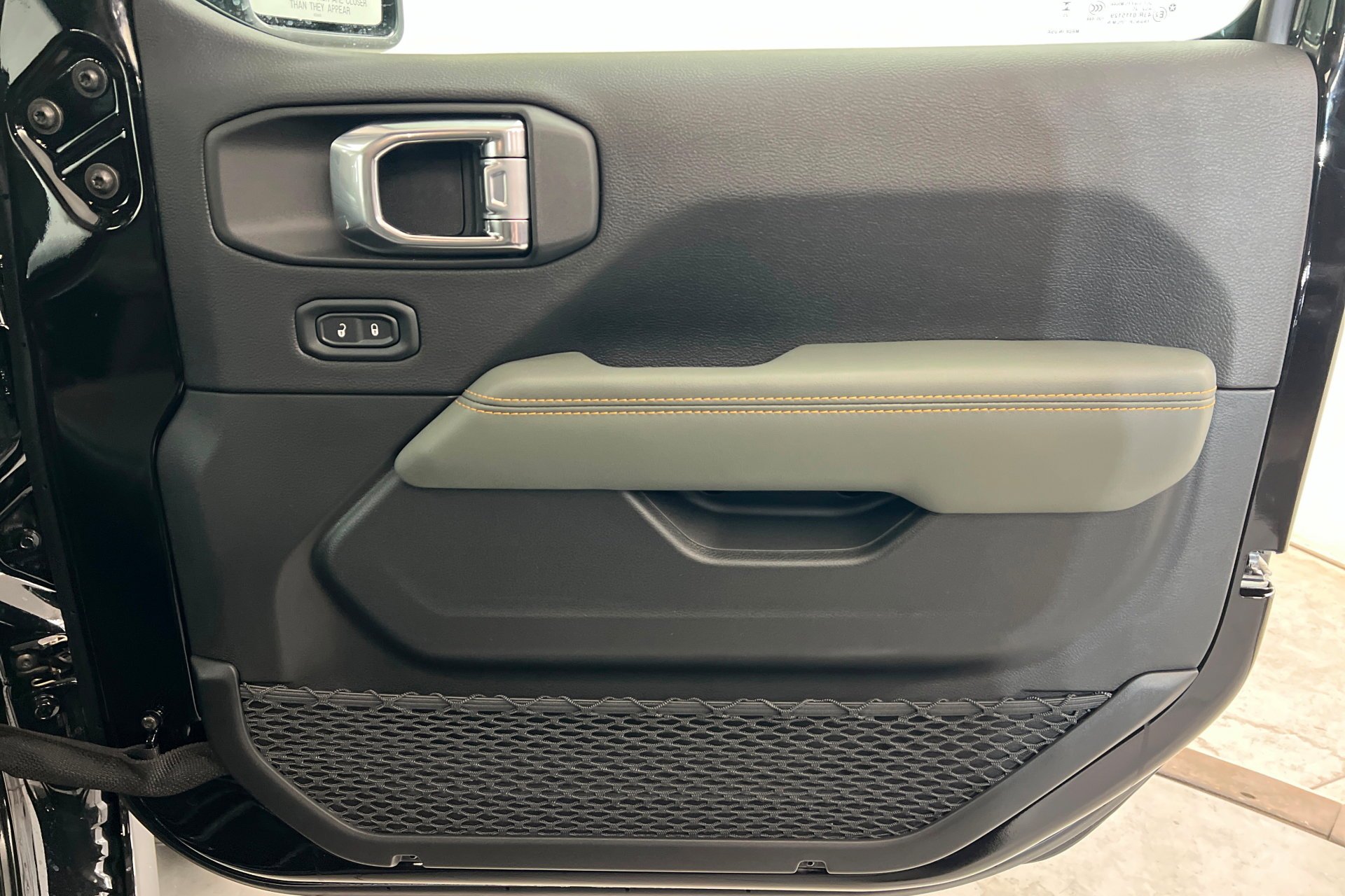 New 2026 Black Clear-Coat Exterior Paint Jeep Mojave image 23