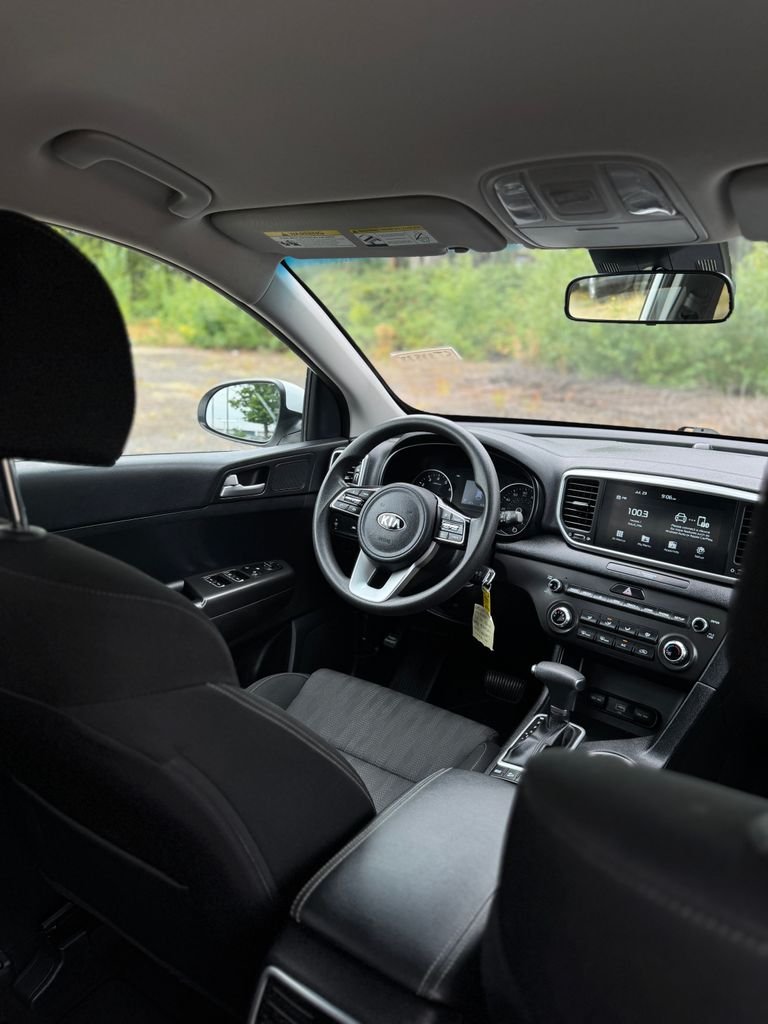 Used 2022 Snow White Pearl Kia LX image 26