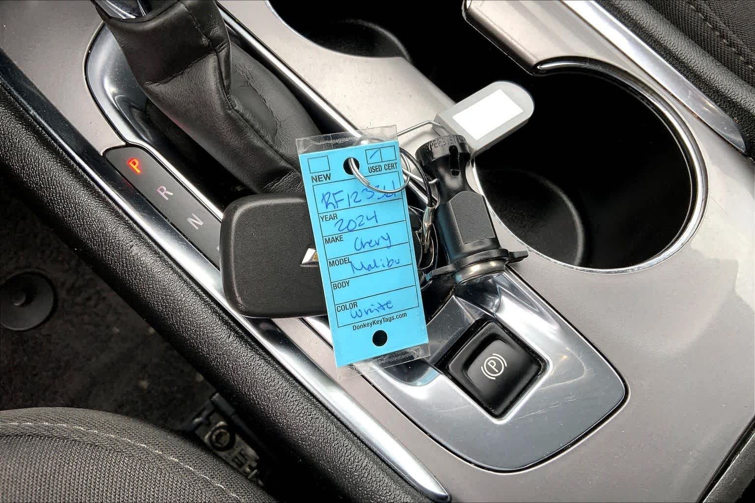 Used 2024 Summit White Chevrolet LT image 14