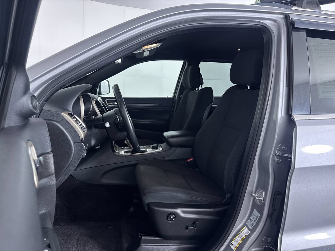 Used 2016 Billet Silver Clearcoat Metallic Jeep Laredo image 15