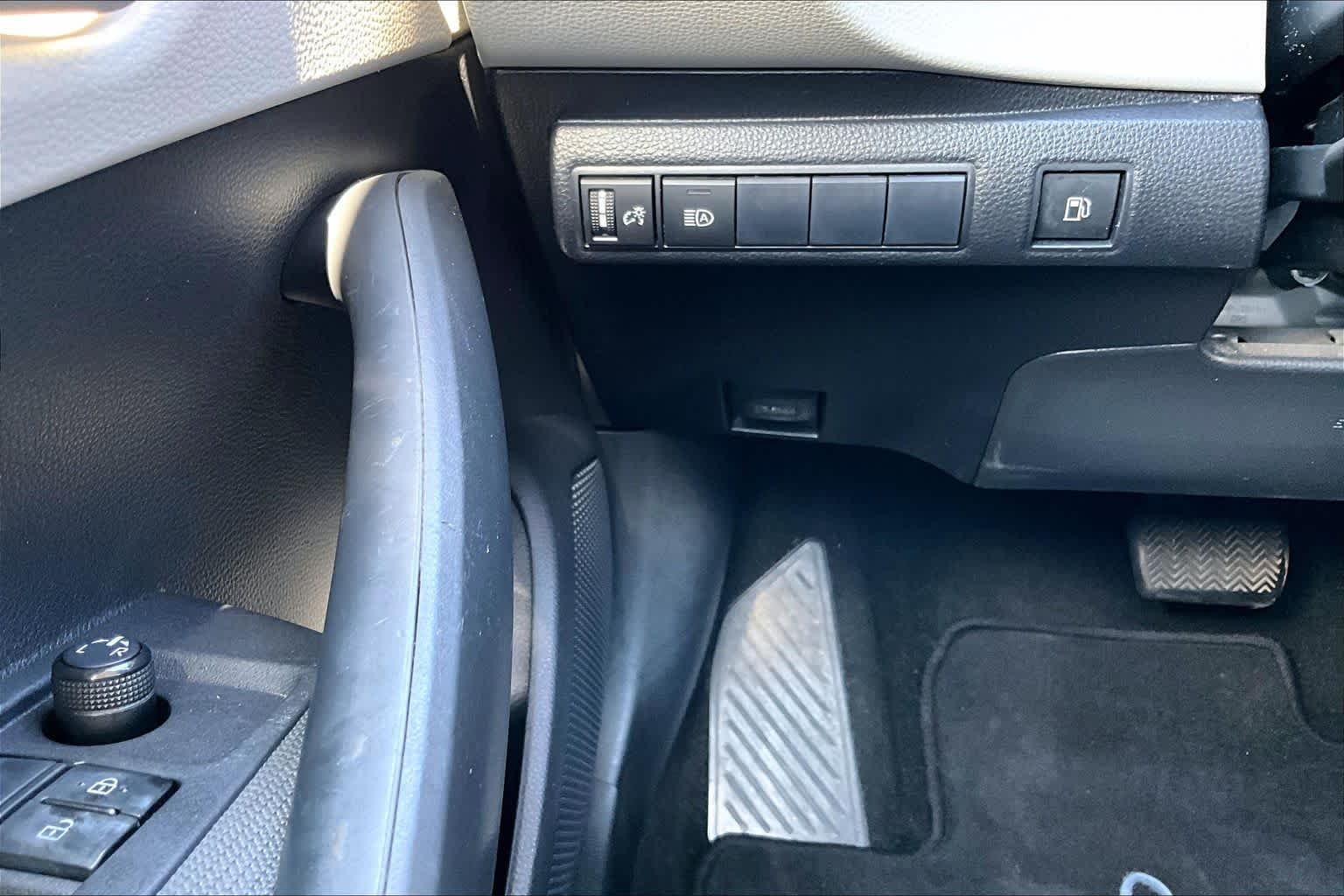 Used 2021 Celestite Toyota Hybrid LE image 31
